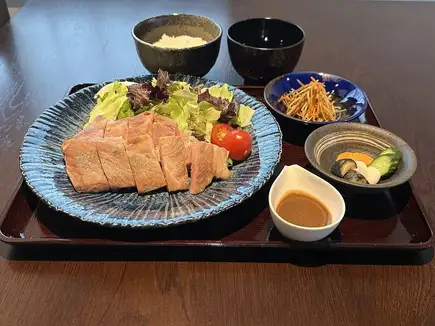【僅限午餐時段】烤豬肩肉套餐