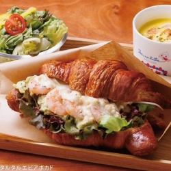 데카와상 샌드셋 타르타르 에비아 보카도