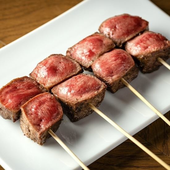 肉の串やデザートの串など焼き鳥とは一風ちがったビストロ串