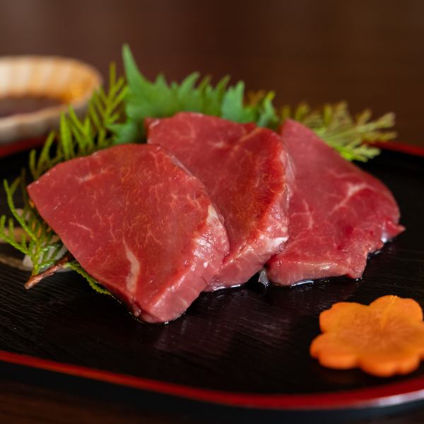 ≪Enjoy rare parts≫ Enjoy reasonably priced horse sashimi “Chateaubriand” 1,485 yen (tax included)