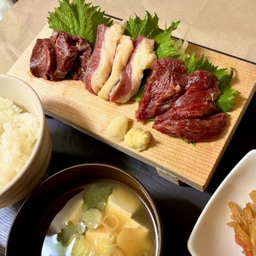 【日替わり馬刺し3種盛定食】1738円（税込）