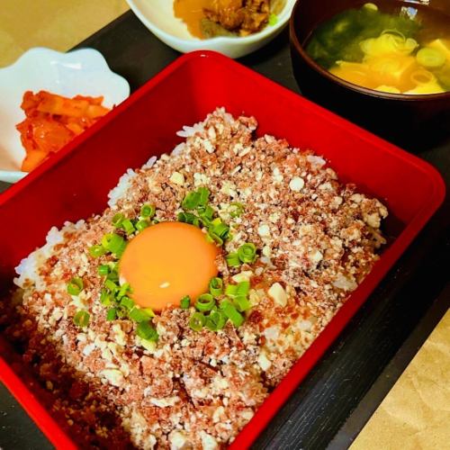 Limited to 10 meals per day! [Horse meat fatty tuna bento] 1,738 yen (tax included)