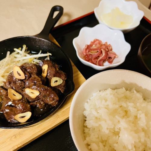 Other hearty dishes we recommend include the [Horse-sliced steak set meal] and [Horse grilled meat set meal]!