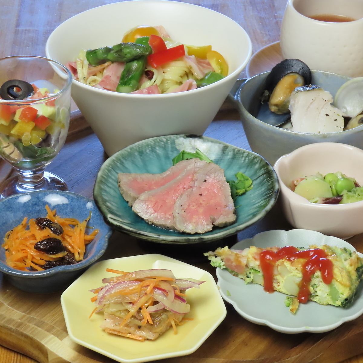 A plate where you can enjoy the day's recommended deli little by little at an affordable price ◎