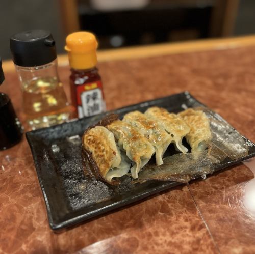 一口で感じる当店自慢の手作りギョーザの極上の味わい！