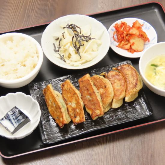 9種の定食&ライスお代わり自由!登戸でお得な満腹ランチ◎