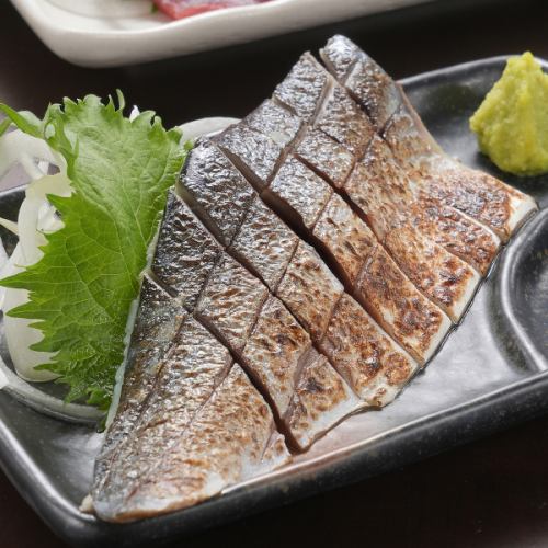 【五感で味わう贅沢】炙り〆鯖◆表面をサッと炙り旨味を凝縮させた人気メニュー