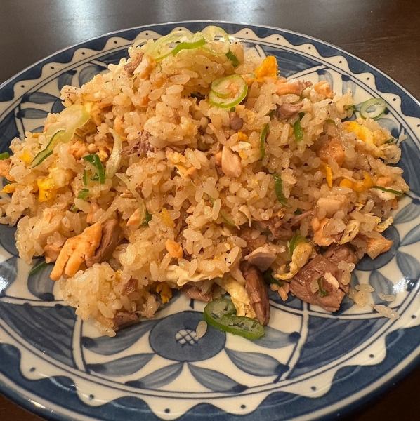 【海の恵みが集結】海鮮チャーハン◆魚介をふんだんに使用した大好評の看板料理
