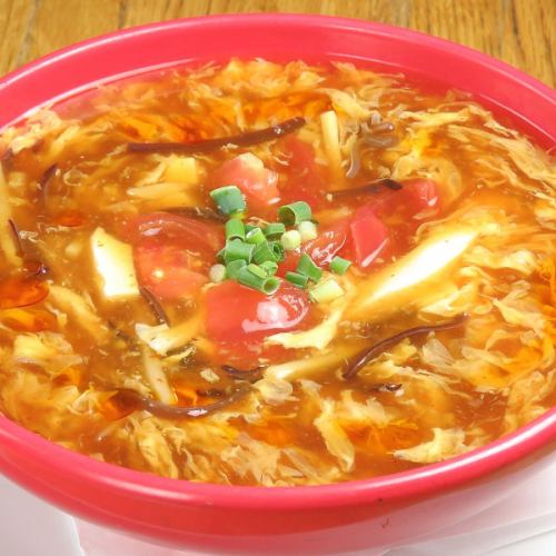 Hot and sour soup noodles with tomatoes (spicy)