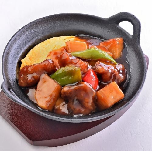 [Winter Recommendation] Rich and delicious black vinegar sweet and sour pork sauce Tenshin rice