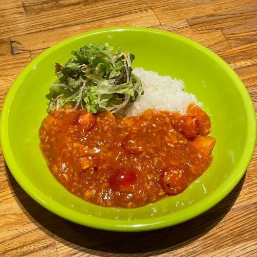 Soy meat and vegetable rice with chili sauce