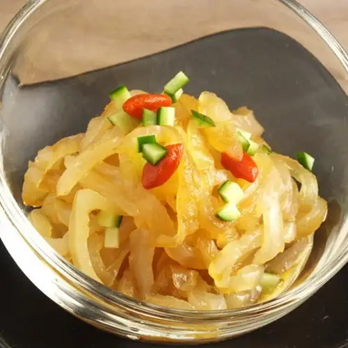 【小菜】中華くらげの香味和え（Cold Sliced Jellyfish）