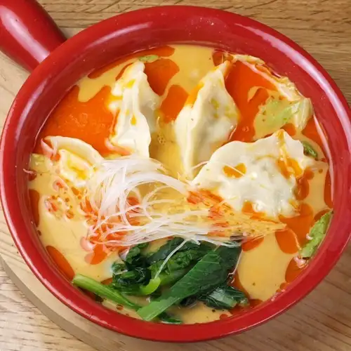 【土鍋スープ】担々スープ水餃子（ “DAN DAN” soup and spicy pot） 水餃子6個入