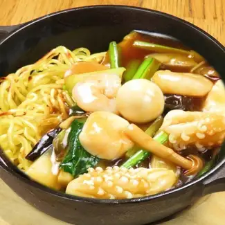 【麺類】ごちそう五目あんかけ焼きそば（Vegetables And Seafood On Fried Noodles）