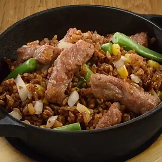 【飯類】角切りサーロイン醤油黒炒飯（Sliced Beef Fried Rice With Chinese Soy Sauce）