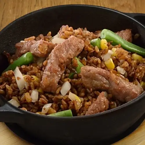 【飯類】角切りサーロイン醤油黒炒飯（Sliced Beef Fried Rice With Chinese Soy Sauce）