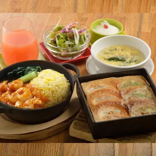 [LS] 蝦仁辣椒醬炒飯和煎餃午餐