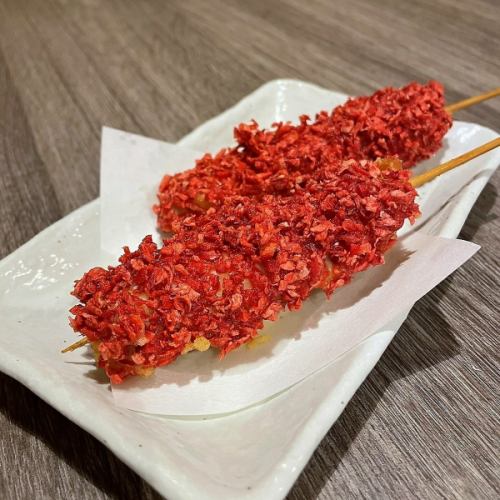 【一番人気とり紅天】刻んだ紅しょうがを衣にまとったとり紅天はレモンサワーとの相性抜群です！