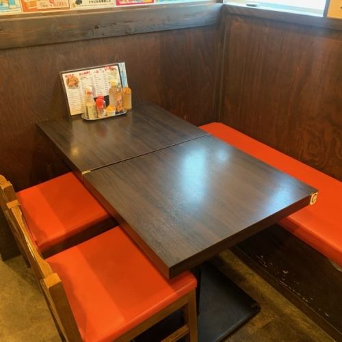 昭和レトロで落ち着く店内