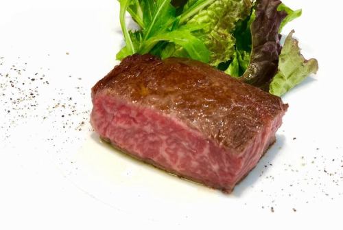 Kamogawa Takanashi Farm's specially selected A5 Kazusa Wagyu beef rump steak