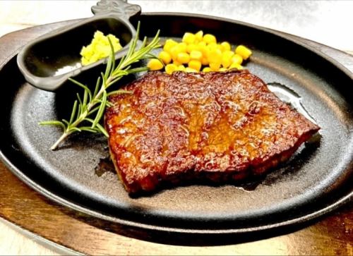 チェルカトローヴァよりお知らせ☆

☆ ランチメニューが新しくなりました！
※ランチ営業は水、土、日となっております！
その代わりお得なランチになっております‼︎
夜営業は火〜土‼︎!

新しいランチメニューは全18種類！
＋単品メニューもご注文いただけます。

以前は昼・夜ともに共通メニューでお好きな単品メニューを選んでいただき、ランチセットを付けるという形でしたが、
新しいランチメニューはパスタ・ピッツァランチには【ソフトドリンク&グリーンサラダ】が、メイン料理には【ライス&グリーンサラダ】が付く、お得なランチとなっております！

☆お得なグリルランチ¥1637〜

◯特選A5かずさ和牛ステーキ80g &特選A5かずさ和牛100%ハンバーグ150gのグリルコンボ

◯特選A5かずさ和牛ステーキ80gと大山鶏のロースト150gのグリルコンボ

◯特選A5かずさ和牛ステーキ80gと天使のエビ【3匹】のグリルコンボ

◯特選A5かずさ和牛150gのステーキプレート

◯特選A5かずさ和牛と海の幸のステーキ丼

◯特選A5かずさ和牛の洋風ひつまぶし

◯天使のエビのガーリックシュリンプ・ハワイアンワンプレート

上記のコンボ・プレートにはライス・サラダ付き！
※おらが丼とハワイアンプレートはサラダ、ご飯が乗っているので単品のみで付きません！

☆ピッツァランチ　¥1637　全7種類
※ソフトドリンク・グリーンサラダが付きます！

☆パスタランチ　¥1637　全３種類　
※ソフトドリンク・グリーンサラダが付きます！
◯当店1番人気のパスタ・ポモドーロ
◯天使のエビのペペロンチーノ
◯おすすめパスタ
今のおすすめパスタは今期から始まった、
【君津くるべりーファーム】の旬の完熟イチジクとパルミジャーノ・レッジャーノチーズのクリームパスタです！
→完熟イチジクと甘味、パルミジャーノの塩味、生クリームのコク、の3種の旨味だけで絡め仕上げたとてもシンプルなのに完成された旬のパスタです‼︎

・9月営業
毎週月曜日定休
9月22日【月】
9月29日【月】

◯ランチ営業は水、土、日曜日

☆現時点での予定となっております。
変更になる場合がございます、ご理解ください。

鴨川産かずさ和牛専門×高梨牧場公認
肉のアチェロ　〜Acero〜

チェルカトローヴァ　cercatrova

#チェルカトローヴァ
#アチェロ
#千葉
#鴨川
#ランチ
#鴨川市
#房総
#かずさ和牛
#和牛
#Wagyu
#ブレザオラ
#和牛生ハム
#サーロイン
#イタリアン
#オーガニック
#アンチエイジング
#ハワイアン
#ステーキ
#ピッツァ
#パスタ
#ワイン
#ドナセナ
#モンステラデレシオーサ
#プルメリア
#フェニックスロベレニー