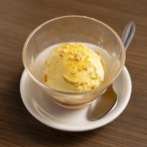 Black honey soybean flour vanilla ice cream