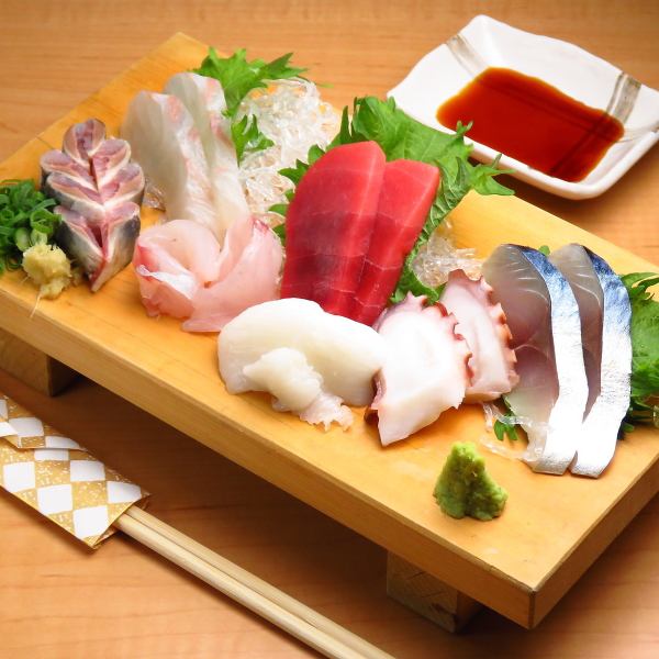 Assorted sashimi