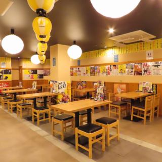 飲み放題付きのテーブル席は、20名様からご利用いただけます。貸切宴会にも対応可能です。コース内容は、ご予算に合わせてご用意しております。