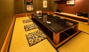5～8名個室。会社の仲間内でのご宴会にも！個室なので周りが気になることもありません。ごゆっくり宴会をお楽しみください！
