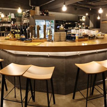 Counter seats that can be enjoyed by one person
