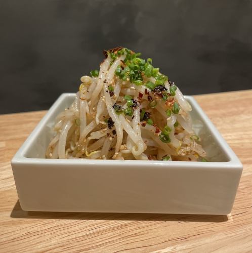 Spicy bean sprout namul