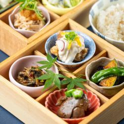【8種の彩り小鉢御膳＋ソフトドリンク1杯付】2,130円→1,680円