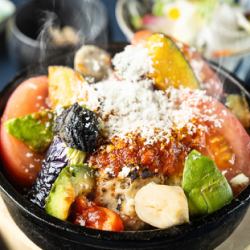 鶏つくね　トマトとアボカドの鉄板焼御膳