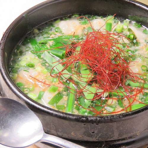 Stone-grilled salt horumon soup