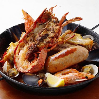 Luxurious paella with whole lobster, spare ribs and seafood!