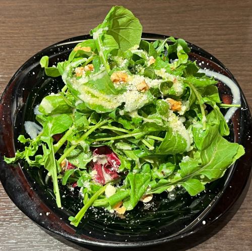 芝麻菜核桃沙拉佐戈贡佐拉酱