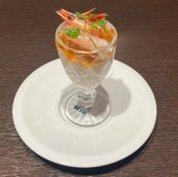 蟹、虾和虾慕斯，淋上龙虾冻