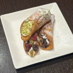 西西里奶油甜馅煎饼卷