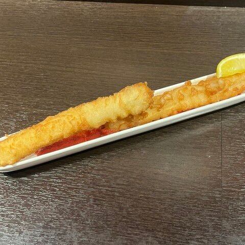 馬蘇里拉起司和鳳尾魚炸薯條