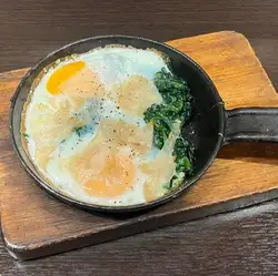 ほうれん草とパンチェッタのフライドエッグ