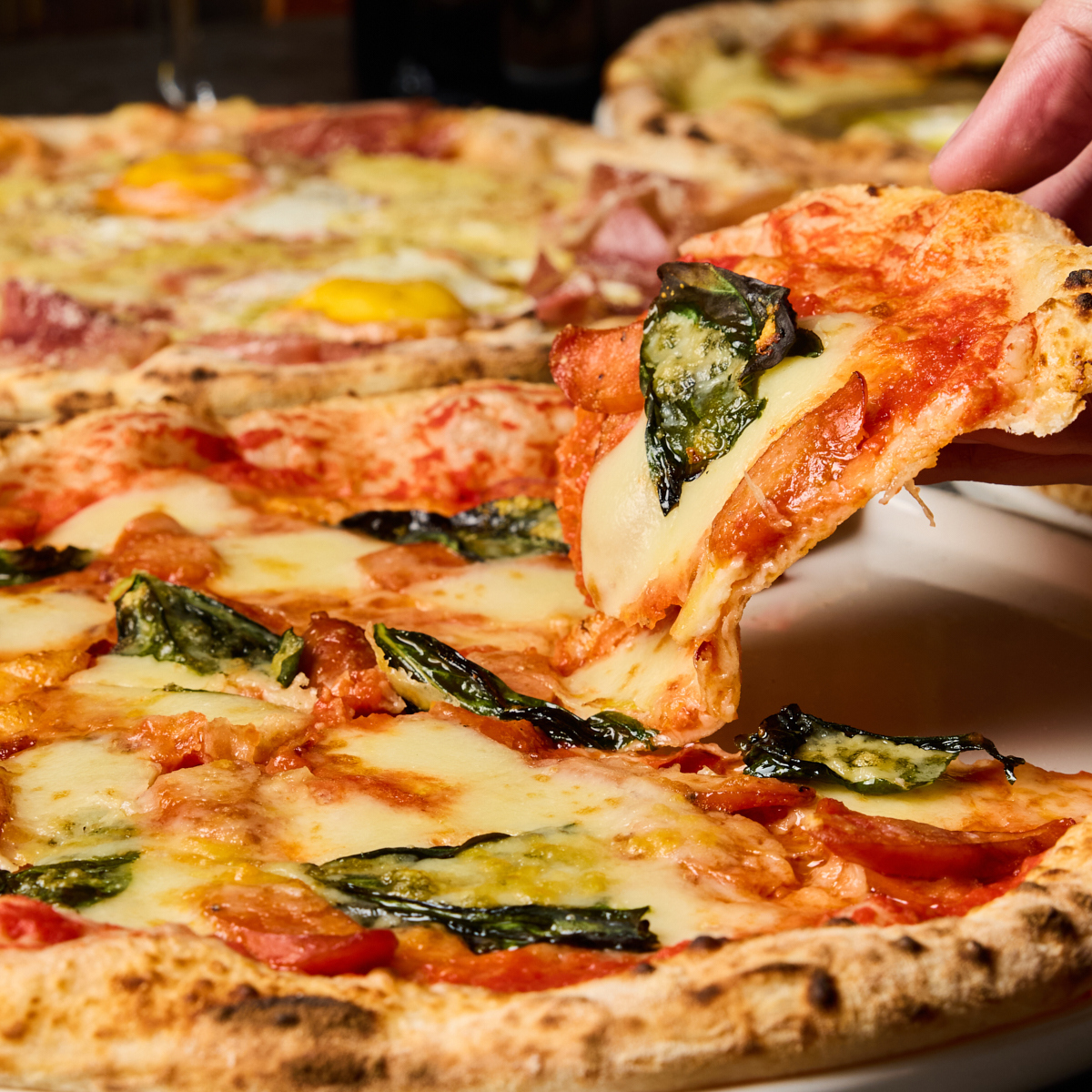 【加水率70%で耳までモッチリ食感】俺のイタリアン唯一無二の本格窯焼きピッツァ♪