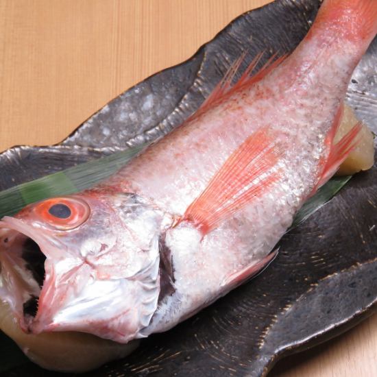 有名な高級魚「のどぐろ」や「白海老の唐揚げ」お楽しみください