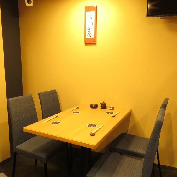 The store is clean and has a calm atmosphere.The table has 22 seats.It can be used for various occasions such as various banquets and meals with family and friends.