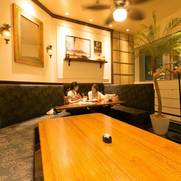 ２Ｆのソファ半個室は12名様位まで入れます！女子会やお誕生日会や合コンなどいろんなシーンで活躍♪