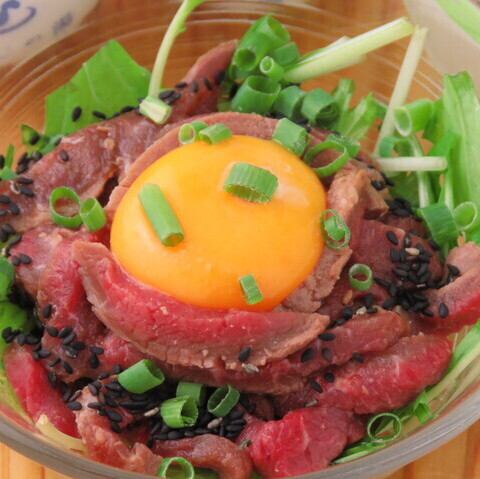 炙りラムユッケ