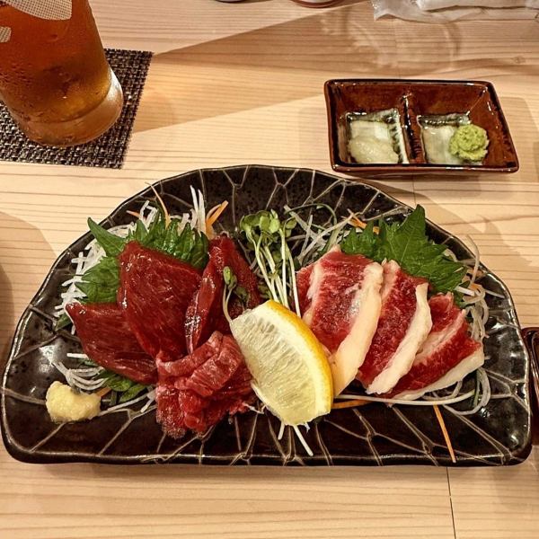 【ヘルシー◎】当店自慢の馬刺し２点盛り（赤身・中落ち）