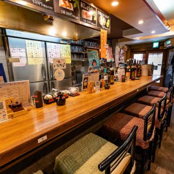 キッチンがみわたせるカウンター席。リニューアルして居心地がもっと良くなりました♪