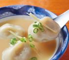 Overflowing gravy!! [Chicken hot water] Boiled dumplings [3 pieces]