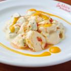 Shrimp and avocado with chili mayonnaise and mango sauce
