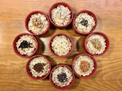 您可以从 8 种类型的糙米配料中进行选择！